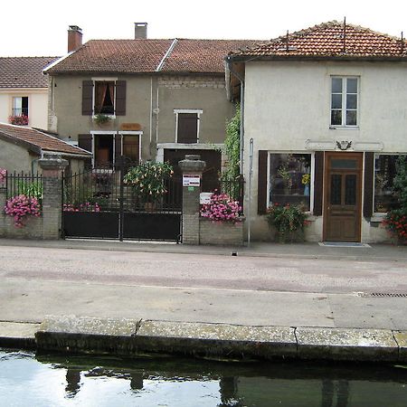 Hotel Chez Monique Doulaincourt-Saucourt Exterior foto